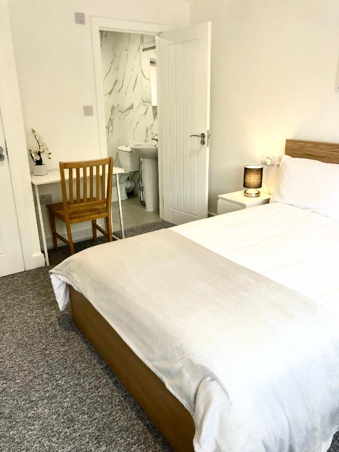 Spacious En-suite Private Double Bedroom