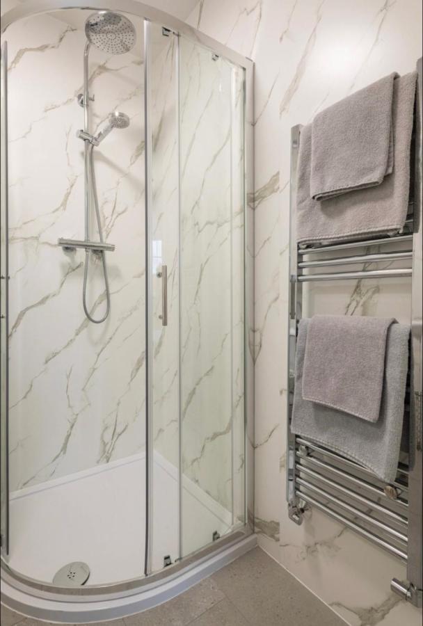 Spacious En-suite Private Double Bedroom